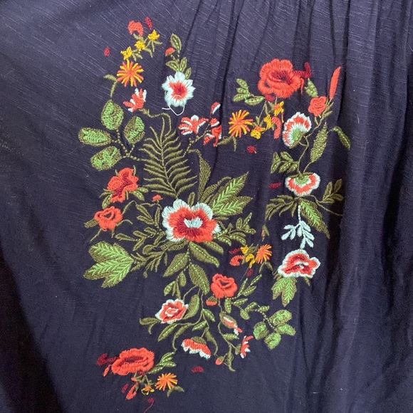 Embroidered Ruff Hewn Top - Picture 3 of 6